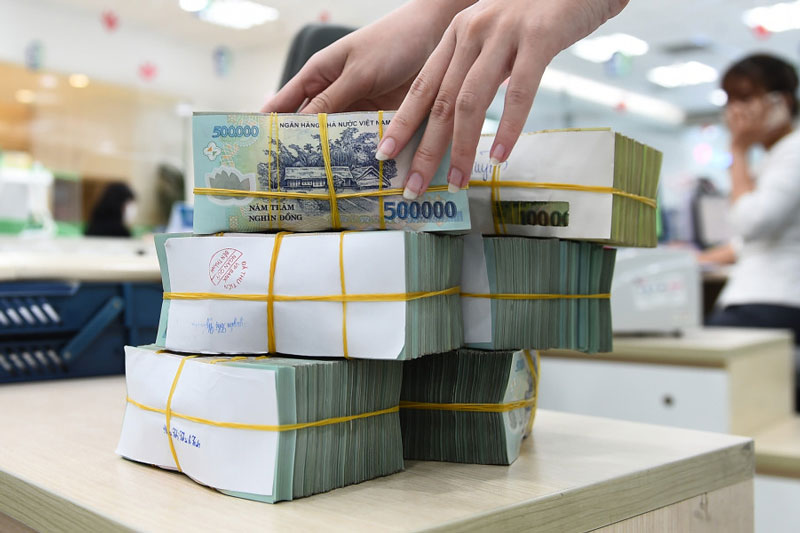 ‘Cuộc đua’ lãi suất ngân hàng tiếp tục nóng lên, nhiều kỳ hạn vượt 7%/năm