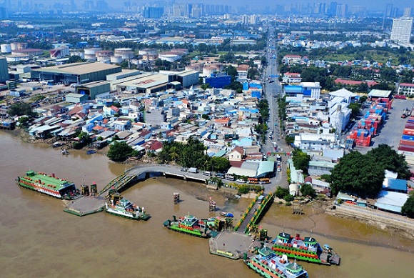 TP Hồ Chí Minh tạm cấm ô tô từ 8 tấn trở lên qua phà Cát Lái