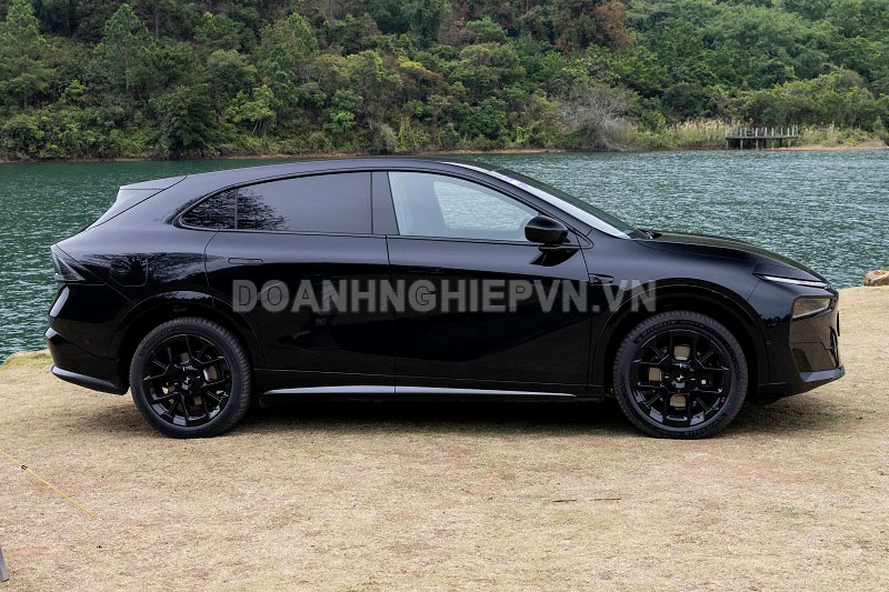 SUV đẹp ngang Porsche, công suất 296 mã lực, nội thất sang chảnh, giá gần 740 triệu đồng