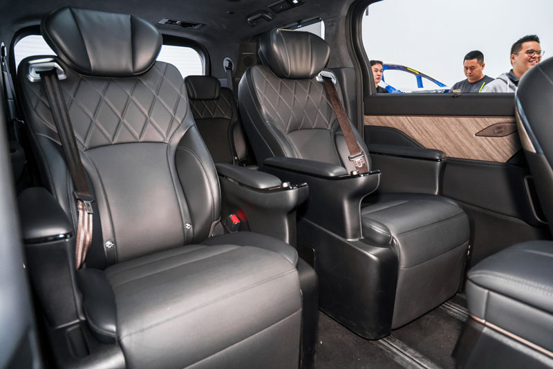 ‘Chuyên cơ mặt đất’ mạnh 442 mã lực, giá gần 2 tỷ đồng, so kè với Toyota Alphard