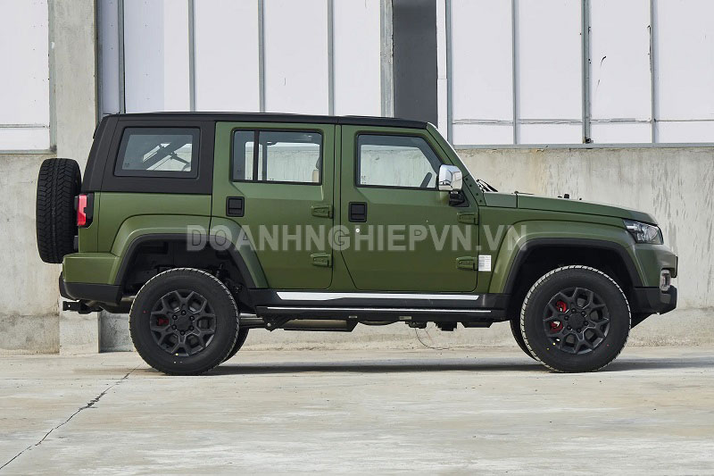 SUV địa hình công suất 245 mã lực, giá 565 triệu đồng