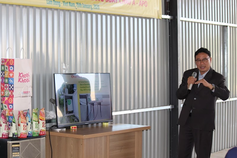 Ông Nguyễn Duy Đa – Chủ tịch HĐQT kiêm Giám đốc Công ty Cổ phần Viên Sơn, chia sẻ theo dõi, kiểm soát vi khí hậu nhà kính 