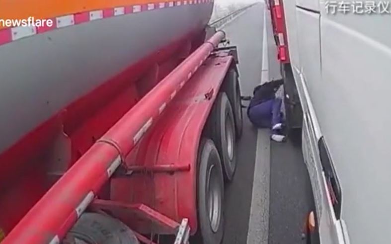 Chui gầm xe trên cao tốc, tài xế suýt mất mạng dưới bánh xe bồn