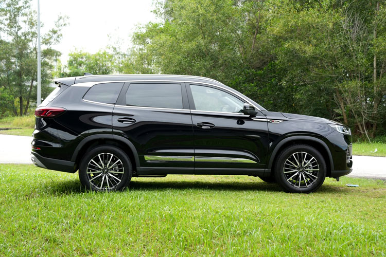 Xe gầm cao 7 chỗ, động cơ tăng áp, giá 840 triệu đồng