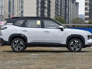 SUV 7 chỗ thiết kế đẹp, giá gần 240 triệu đồng