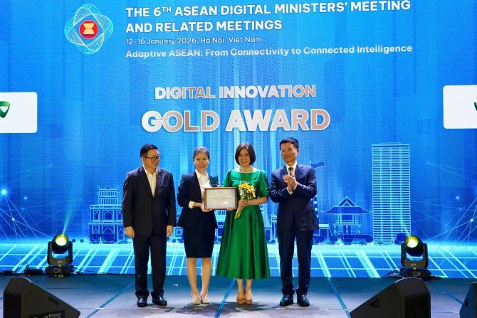 Đại diện Vietcombank nhận giải Vàng Giải thưởng Số ASEAN 2026.