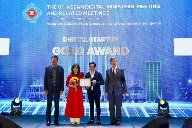 Đại diện MedCAT nhận giải Vàng Giải thưởng Số ASEAN 2026.