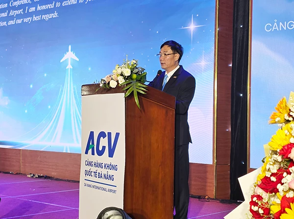 Giám đốc Cảng HKQT Đà Nẵng Phan Kiều Hưng phát biểu tại hội nghị.