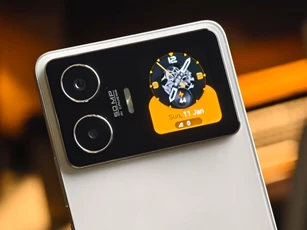 Smartphone chống nước, cấu hình tốt, 2 màn hình, giá rẻ bất ngờ