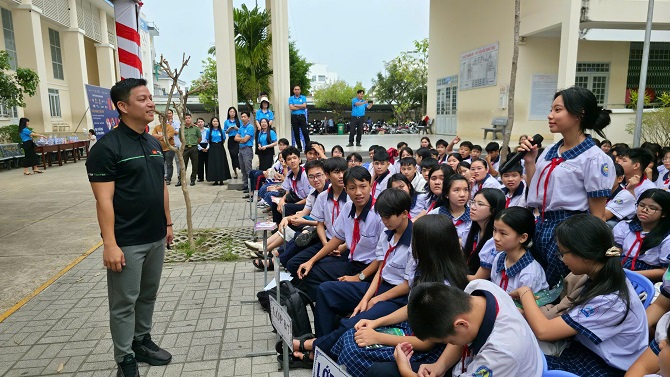 An Giang tăng cường bảo vệ an toàn học sinh trên không gian mạng