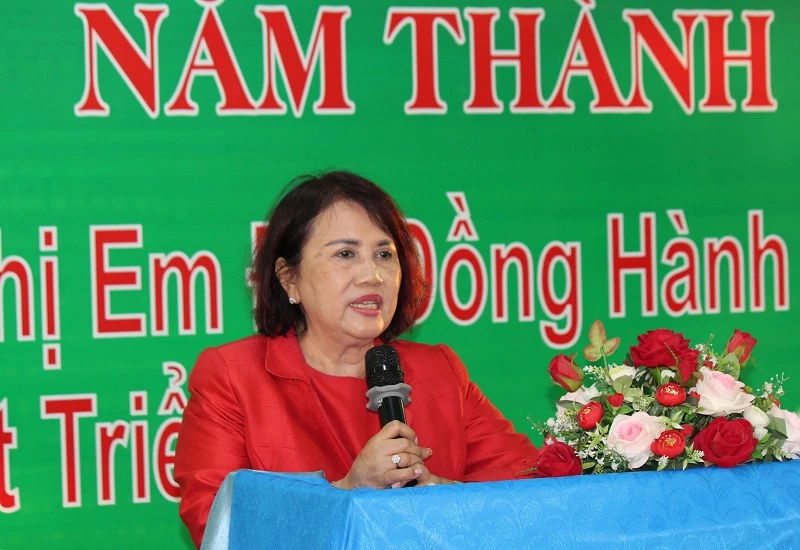 Bà Đồng Thị Ánh – Chủ tịch Hội Nữ doanh nhân tỉnh Gia Lai, phát biểu tại buổi lễ.