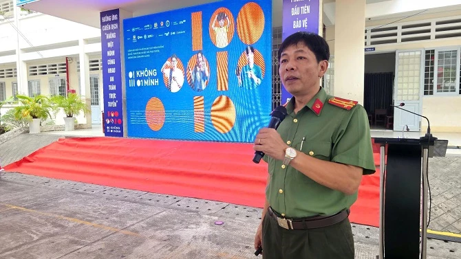 Ảnh 1- Thượng tá Hoàng Ngọc Tâm - Phó Trưởng phòng An ninh mạng và Phòng chống tội phạm sử dụng công nghệ cao Công an tỉnh An Giang.