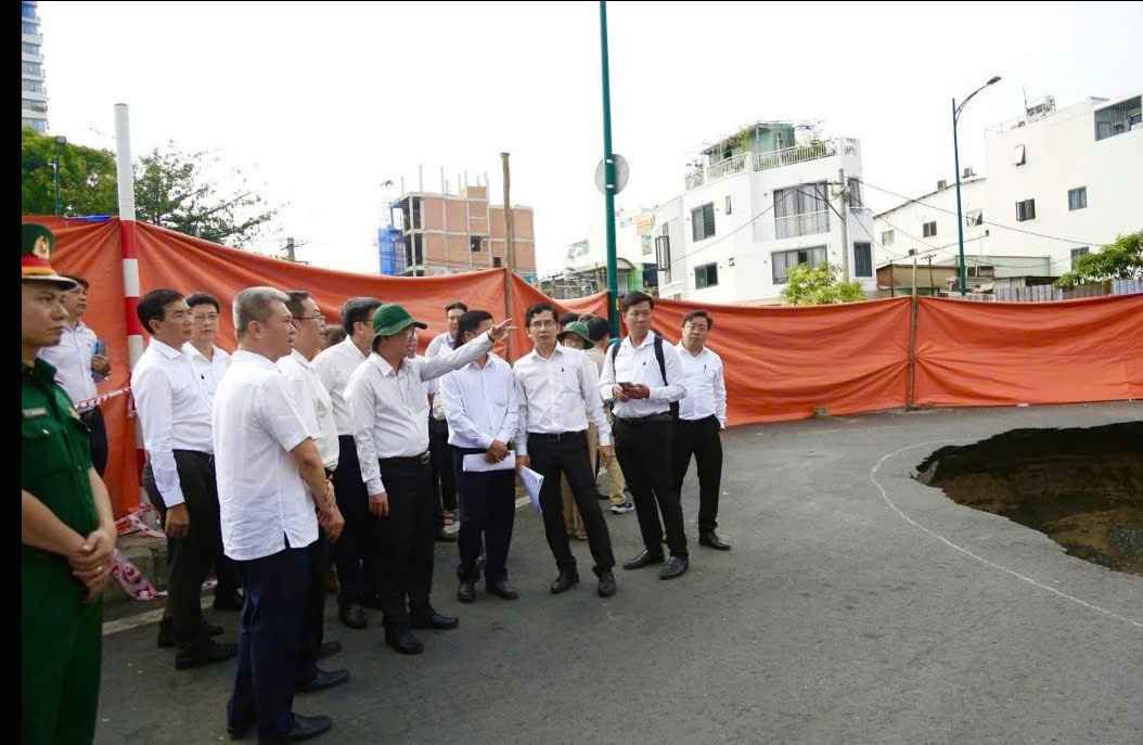 TP Hồ Chí Minh khẩn trương chỉ đạo xử lý sạt lở đường Ba Đình ven kênh Tàu Hủ

