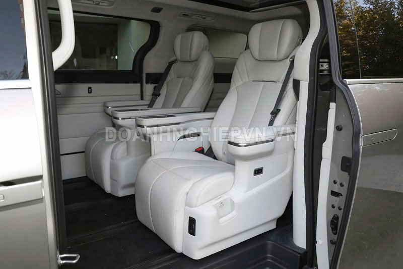 Xe MPV công suất 456 mã lực, trang bị tối tân, giá gần 1,2 tỷ đồng, so kè với Toyota Alphard