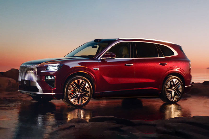 SUV dài 5,1 mét, công suất 1.381 mã lực, di chuyển 328km không cần đổ xăng