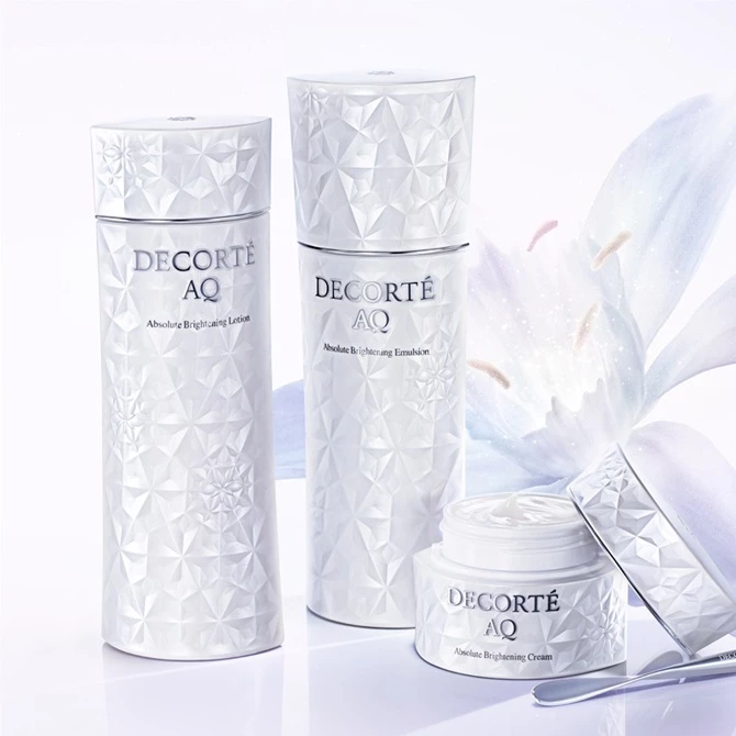 Dòng AQ (Absolute Quality) – Nơi cảm xúc hạnh phúc trở thành 'nguyên liệu' nuôi dưỡng làn da. Dòng AQ (Absolute Quality) – Nơi cảm xúc hạnh phúc trở thành 'nguyên liệu' nuôi dưỡng làn da.