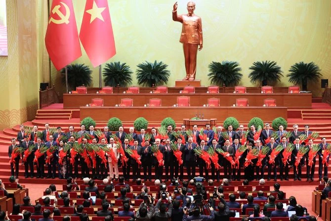 Ban Chấp hành Trung ương Đảng khóa XIV bày tỏ lòng tri ân sâu sắc đối với các đồng chí Ủy viên Trung ương Đảng khóa XIII không tái cử, nhất là các đồng chí Lãnh đạo chủ chốt, các đồng chí Ủy viên Bộ Chính trị, Ủy viên Ban Bí thư - Ảnh: VGP/Nhật Bắc. Ban Chấp hành Trung ương Đảng khóa XIV bày tỏ lòng tri ân sâu sắc đối với các đồng chí Ủy viên Trung ương Đảng khóa XIII không tái cử, nhất là các đồng chí Lãnh đạo chủ chốt, các đồng chí Ủy viên Bộ Chính trị, Ủy viên Ban Bí thư - Ảnh: VGP/Nhật Bắc.