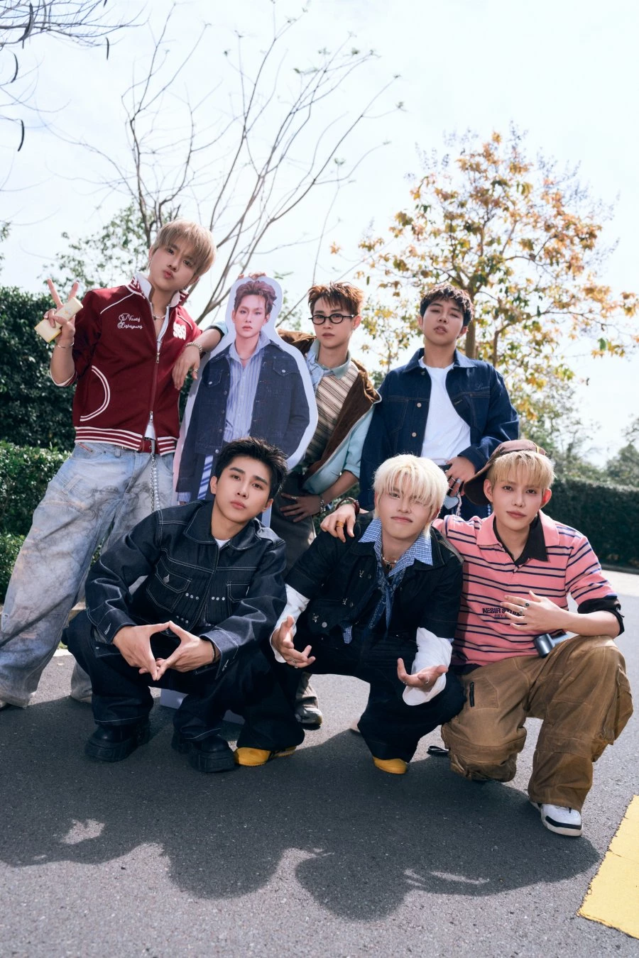 mời nguyên dàn anh trai hùng hậu vào MV Nhớ Em 8 Lần, chính thức debut với EP CONGBDAY mời nguyên dàn anh trai hùng hậu vào MV Nhớ Em 8 Lần, chính thức debut với EP CONGBDAY