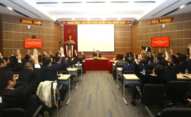 100% cử tri có mặt tại Hội nghị nhất trí giới thiệu ông Vũ Hải Quân, Ủy Viên Trung ương Đảng, Thứ trưởng Thường trực Bộ Khoa học và Công nghệ ứng cử ĐBQH khoá XVI. Ảnh: Trung tâm Truyền thông KH&CN.