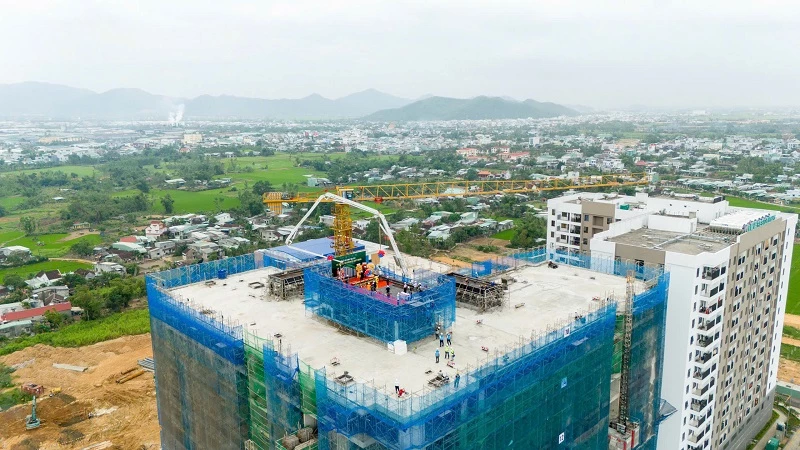 Tòa CT02 đã hoàn thiện phần thô và chính thức bước vào giai đoạn hoàn thiện nội thất, cảnh quan.