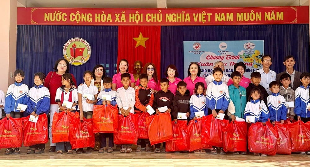 Xuân yêu thương lan tỏa đến học sinh vùng xa Gia Lai