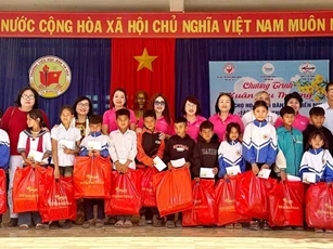 Xuân yêu thương lan tỏa đến học sinh vùng xa Gia Lai