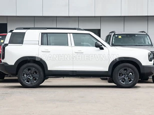 SUV địa hình dài hơn 4,7 mét, công suất 409 mã lực, giá chưa tới 400 triệu đồng