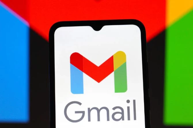 Hệ thống phân loại thư của Gmail gặp sự cố, khiến Hộp thư đến của người dùng ngập tràn thư rác. Ảnh: Forbes.