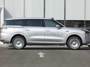 SUV hạng sang dài hơn 5,2 mét, công suất 737 mã lực, hệ thống lái điện tử 4 bánh