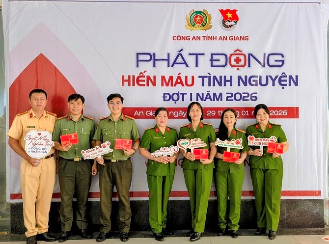 Chương trình tiếp nhận 357 đơn vị máu. Chương trình tiếp nhận 357 đơn vị máu.