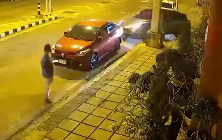 Tài xế Tesla say rượu gây tai nạn liên hoàn, 12 phương tiện bị tông trúng giữa phố