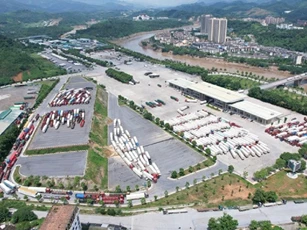 Chính phủ yêu cầu 4 bộ vào cuộc gỡ khó cho hàng ngàn xe hàng kẹt tại cửa khẩu