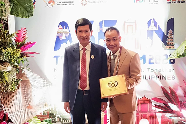 Thứ trưởng Bộ VH-TT&DL chúc mừng Cung hội nghị quốc tế Ariyana Đà Nẵng được được nhận giải thưởng “Địa điểm tổ chức MICE ASEAN 2026”.