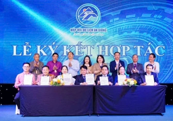 Hiệp hội Du lịch tỉnh An Giang ra mắt Chi hội Hướng dẫn viên du lịch tỉnh An Giang và ký kết hợp tác phát triển du lịch với các hiệp hội, doanh nghiệp trong và ngoài tỉnh,