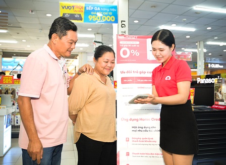 Mua sắm dịp Tết: Bối rối vì tài chính có hạn giữa lúc có quá nhiều thứ phải lo