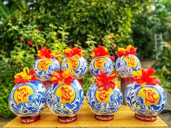 +ảnh 3: Dừa vẽ linh vật dao động từ 180.000 đến 400.000 đồng/cặp.