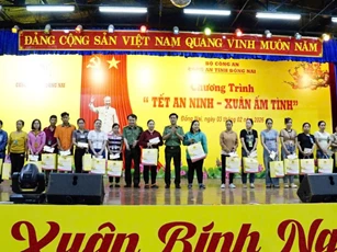 'Tết An ninh' ấm lòng công nhân Đồng Nai