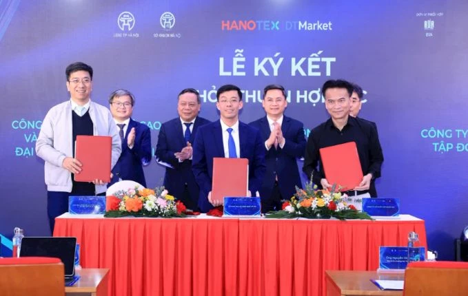 Đại diện Sở Khoa học và Công nghệ Hà Nội ký thỏa thuận hợp tác với các đối tác.