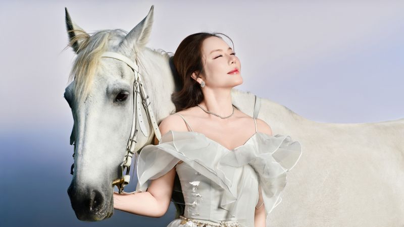 Lý Nhã Kỳ đón Tết Bính Ngọ theo cách riêng