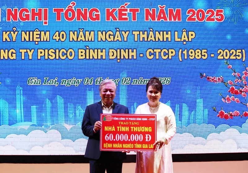 trao tặng 2 nhà tình nghĩa trị giá 120 triệu đồng cho Hội Bảo trợ bệnh nhân nghèo tỉnh Gia Lai 