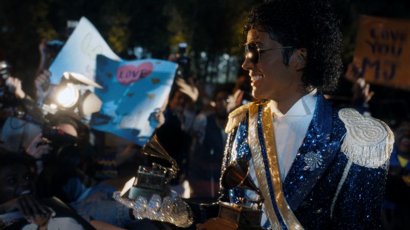 Phim tiểu sử về Michael Jackson hé lộ tạo hình người cha hà khắc của 'Ông hoàng nhạc Pop'