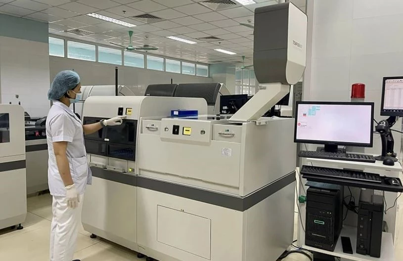 Bệnh viện Đa khoa tỉnh Thanh Hóa sử dụng hệ thống x&eacute;t nghiệm hiện đại. Ảnh: Báo Thanh Hóa.