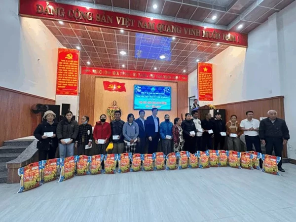 Đoàn công tác "Xuân Yêu Thương" của Dawaco trao quà Tết Bính Ngọ 2026 cho các hộ khó khăn xã Thăng An.