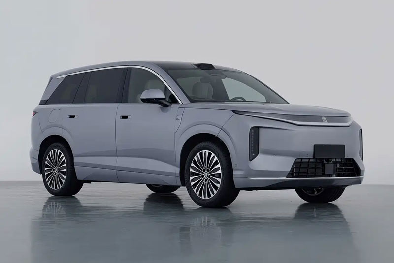 SUV dài hơn 5,3 mét, công suất 784 mã lực, giá gần 1,5 tỷ đồng