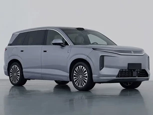 SUV dài hơn 5,3 mét, công suất 784 mã lực, giá gần 1,5 tỷ đồng