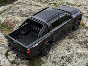 ‘Kẻ ngáng đường’ Ford Ranger chốt giá từ 970 triệu đồng