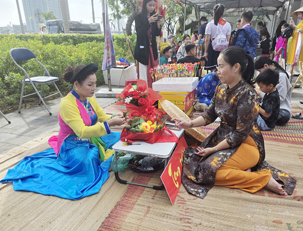 Phó Chủ tịch TP Đà Nẵng trải nghiệm ‘Phiên chợ ngày Tết 2026’