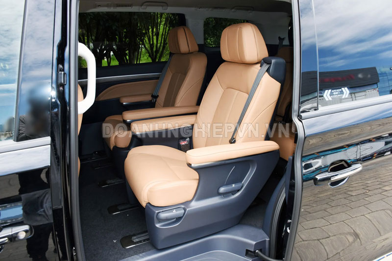 Xe MPV hạng sang động cơ hybrid, giá gần 860 triệu đồng