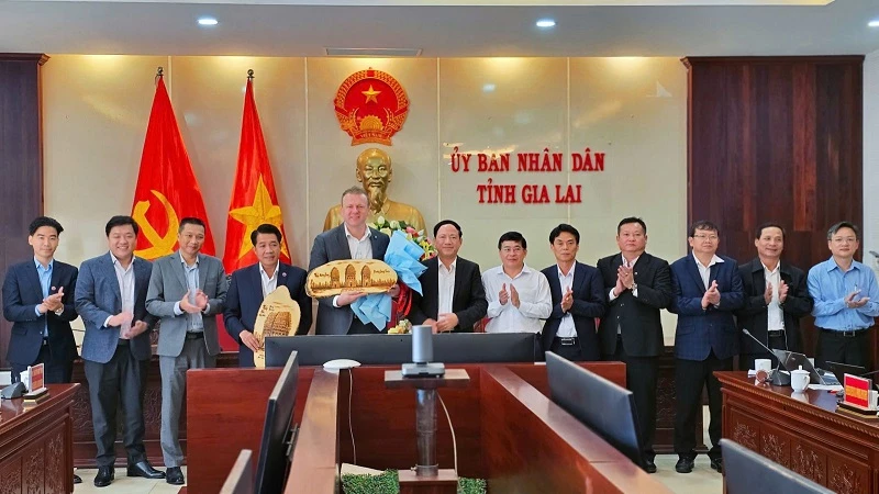 Lãnh đạo tỉnh Gia Lai tiếp và làm việc với các doanh nghiệp, nhà đầu tư đến tìm hiểu cơ hội hợp tác đầu tư. 