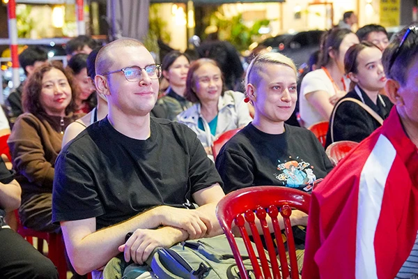 Đông đảo người dân cùng du khách trong và ngoài nước đến với "Hội Xuân Trưng Vương 2026".